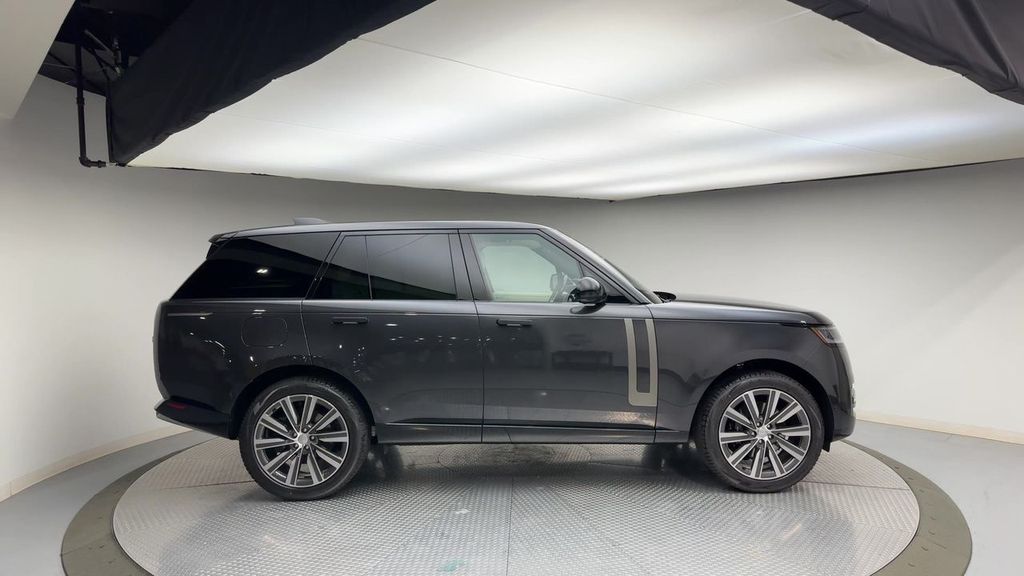 Thumbnail: 2023 Land Rover Range Rover - 11