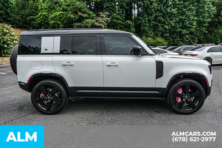 Used 2024 White Land Rover X-Dynamic SE image 8