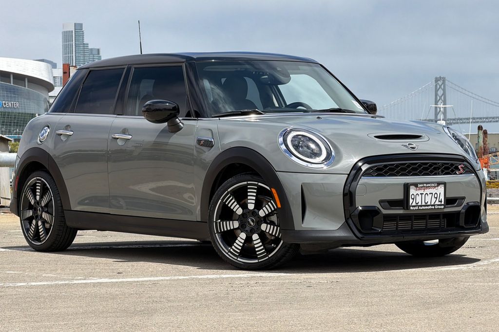 View vehicle photo 2