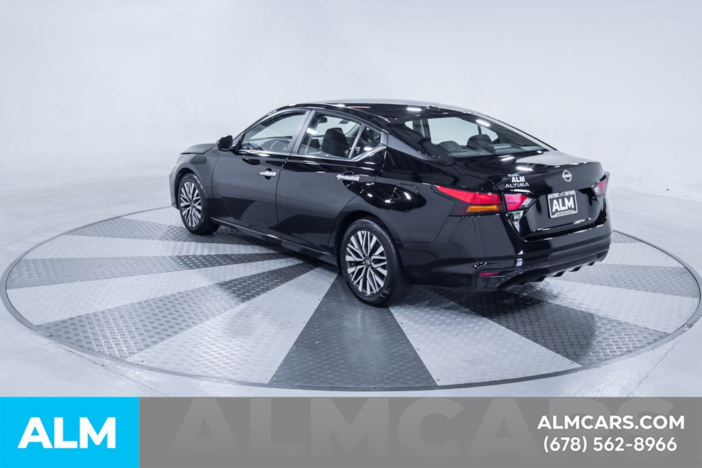Used 2025 Black Nissan 2.5 SV image 7