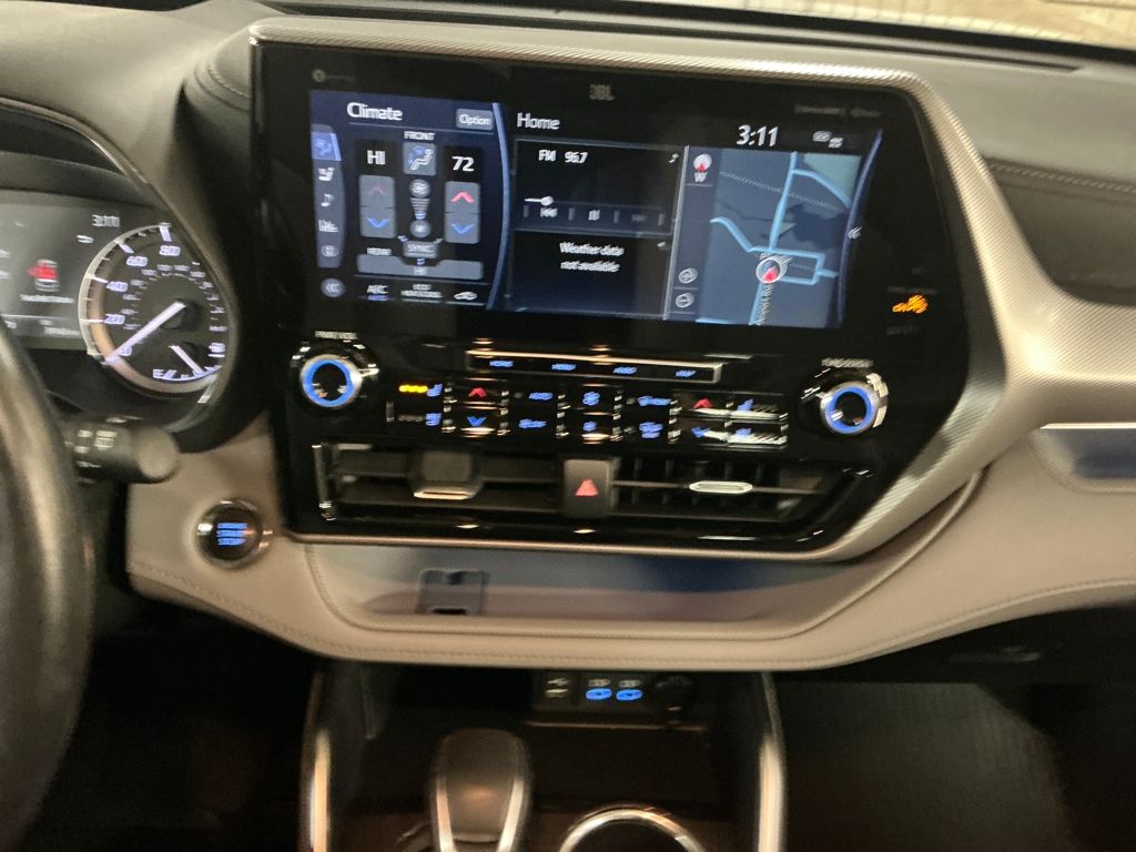 Used 2022  Toyota Platinum image 17