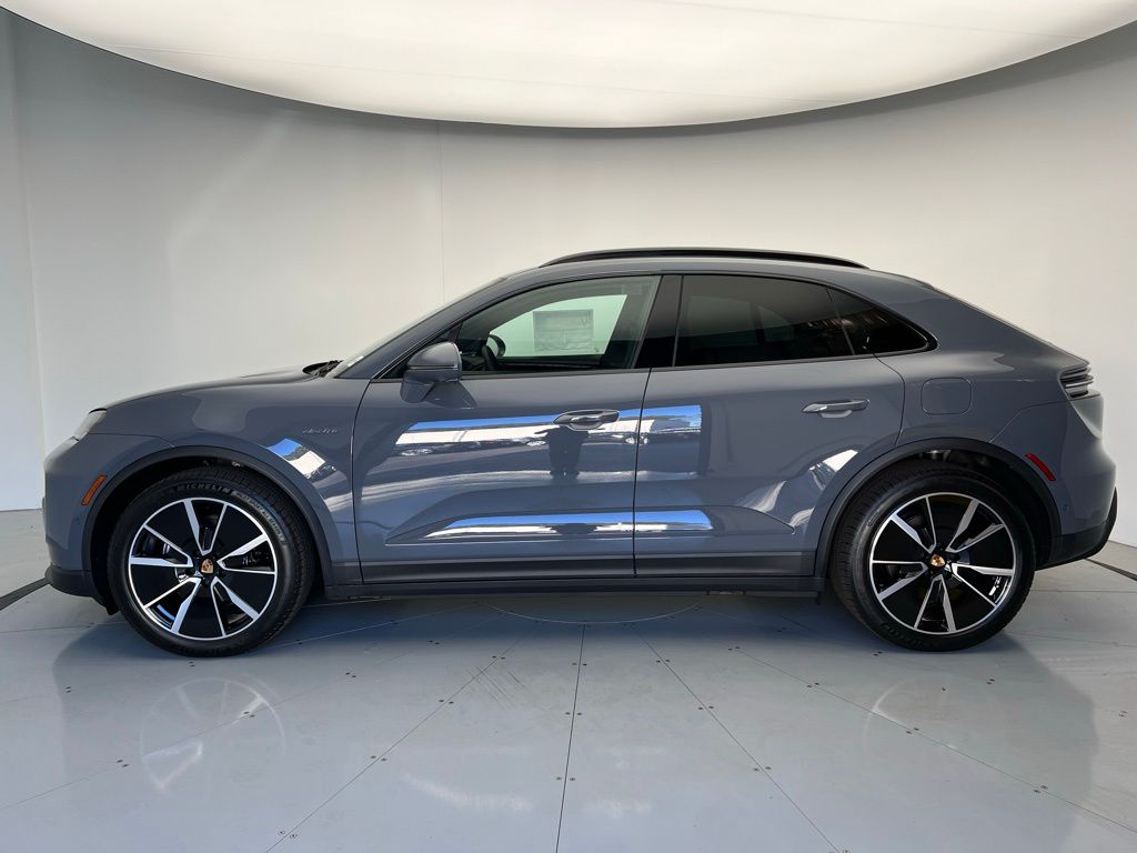 2025 Porsche Macan T 2