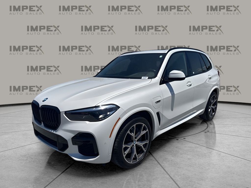 2023 BMW X5 xDrive45e's photo