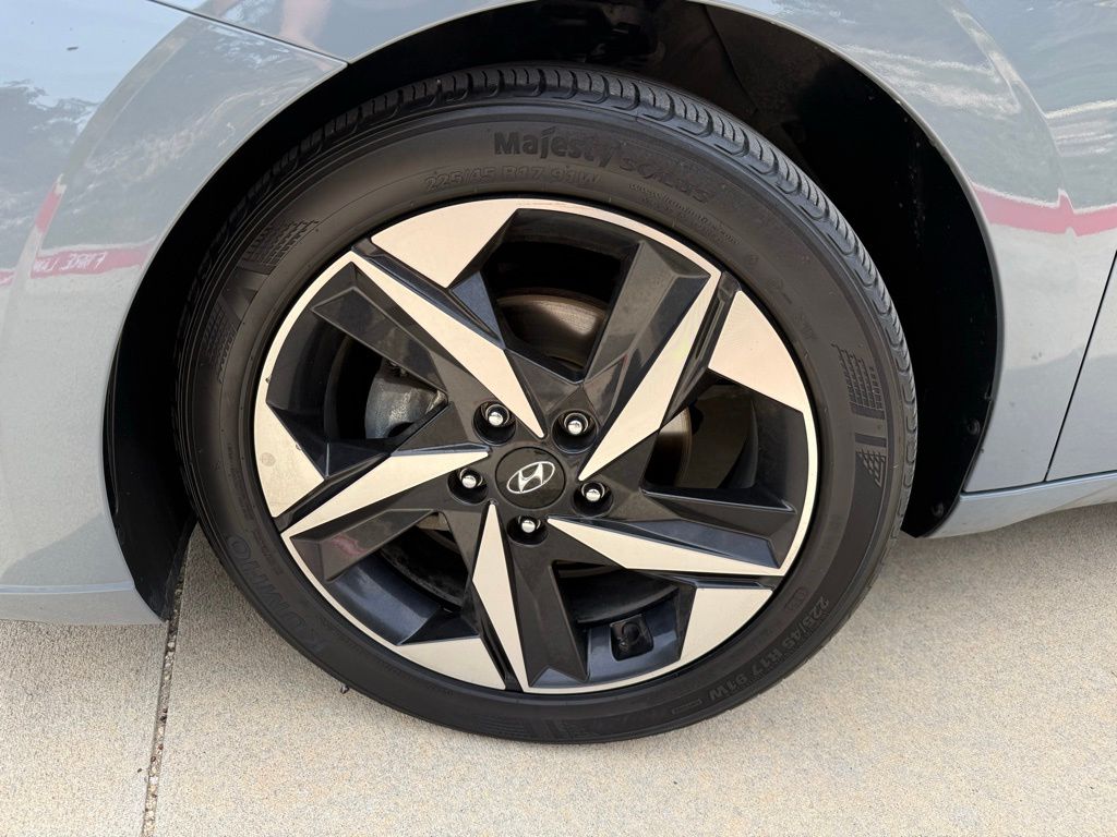 Thumbnail: 2023 Hyundai Elantra - 9