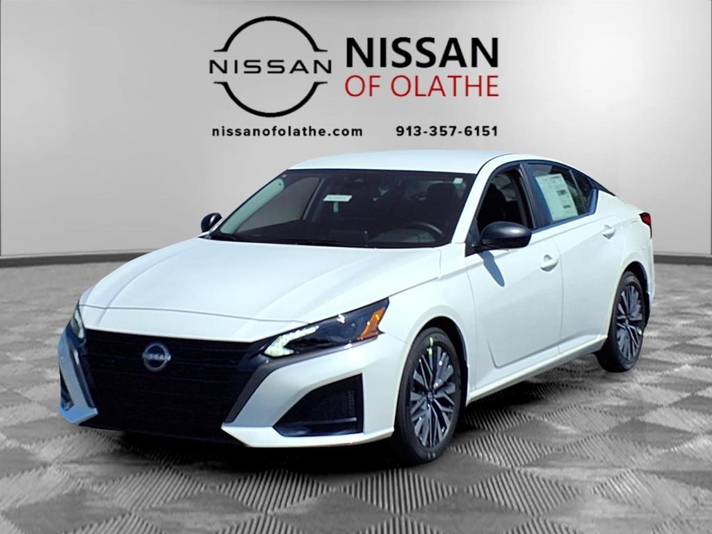 Pearl White Tricoat 2026 Nissan Altima Sedan Front-Wheel Drive Continuously Variable Transmission