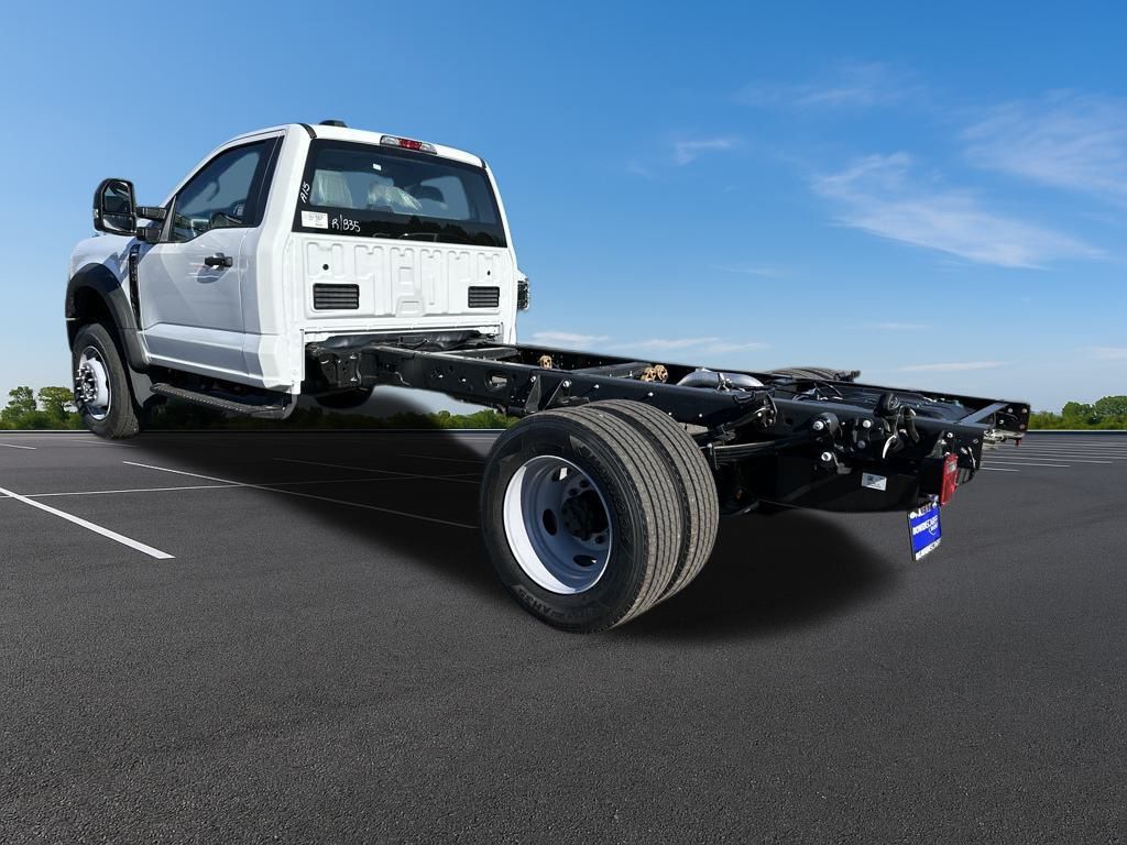 New 2025 Ford Super Duty F-600 Chassis Regular Cab (DRW) 169" Wheelbase XL