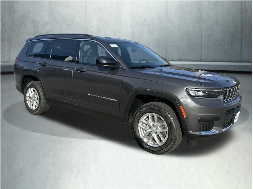 2025 Jeep Grand Cherokee Laredo photo 3
