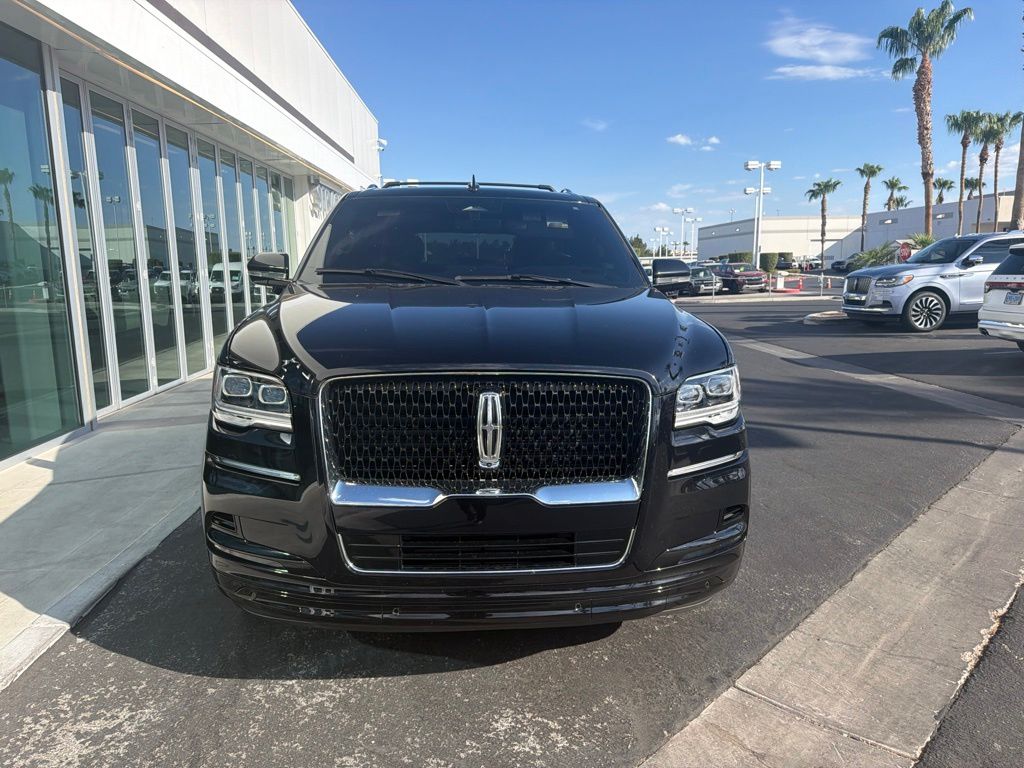 Infinite Black Metallic Clearcoat 2023 Lincoln Navigator SUV / Crossover Four-Wheel Drive Automatic
