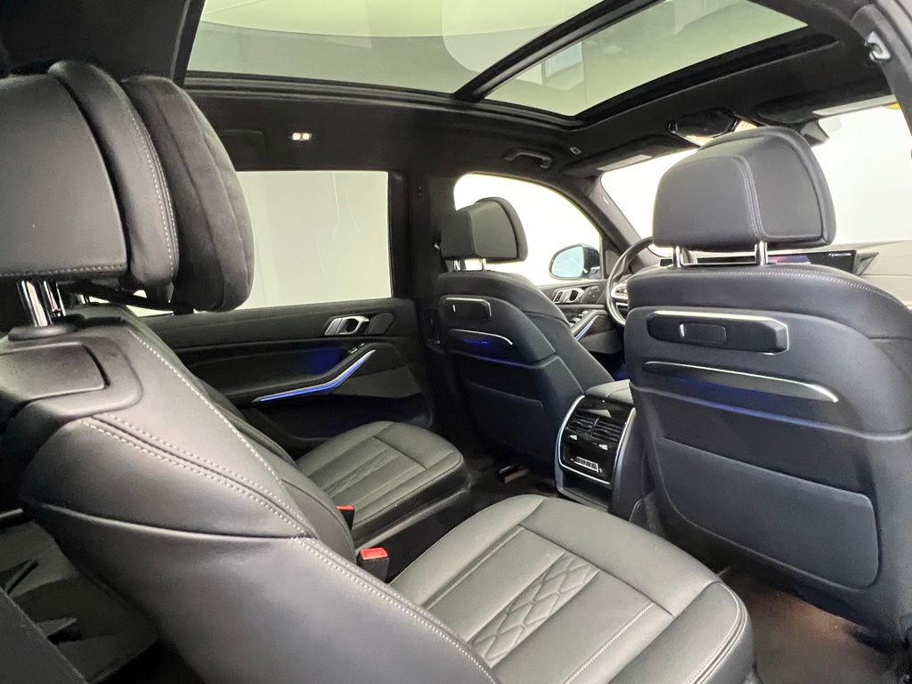 Thumbnail: 2024 BMW X7 - 8