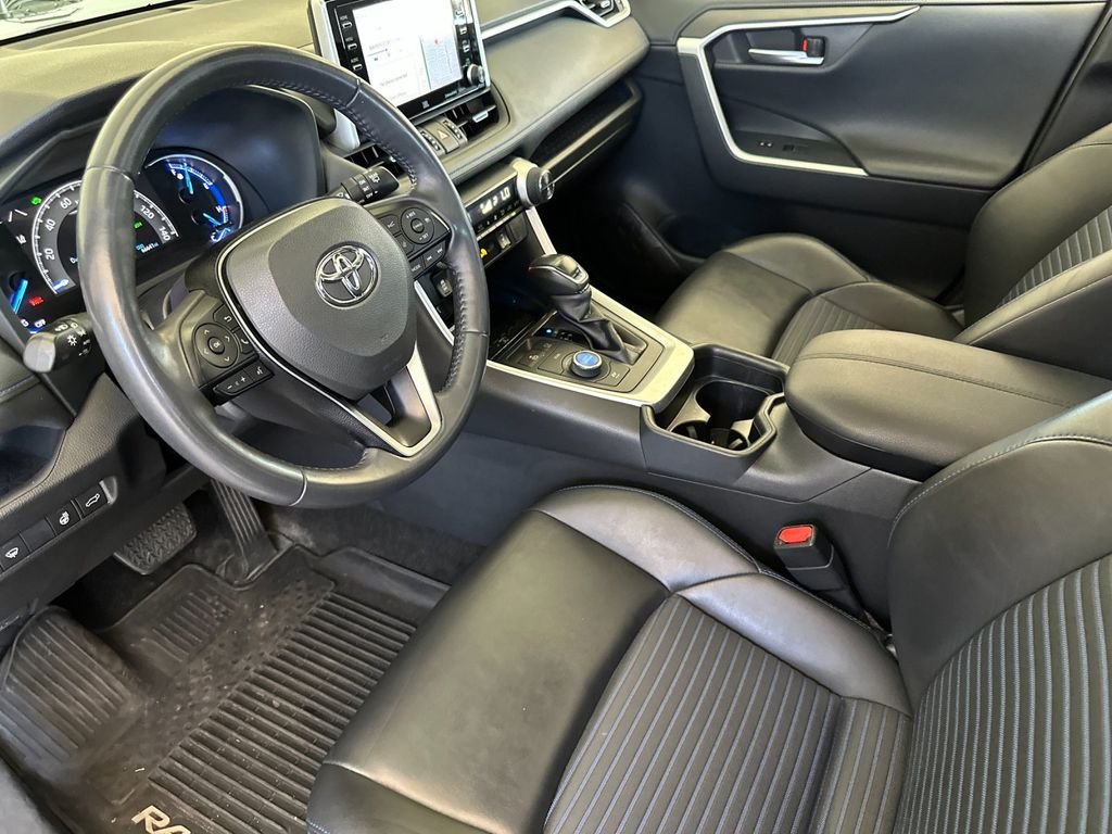 2020 Toyota RAV4 XSE - Photo 9