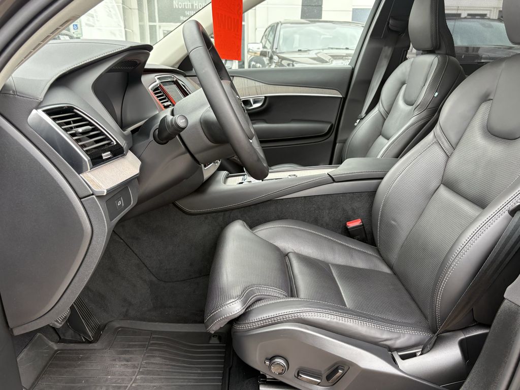 2025 Volvo XC90 B6 Ultra - 11