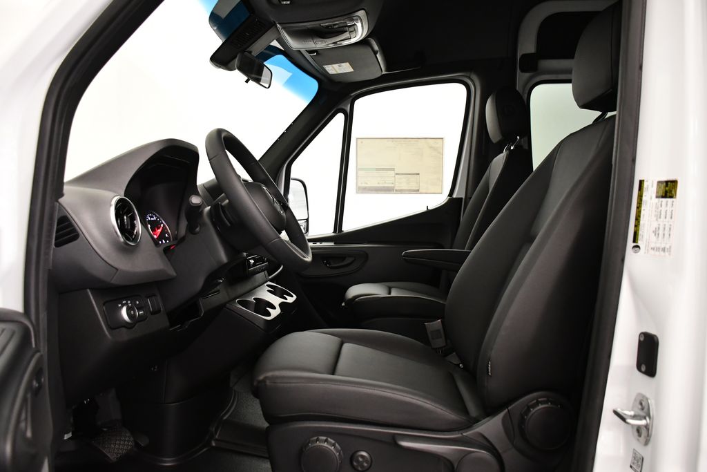 Thumbnail: 2025 Mercedes-Benz Sprinter - 24