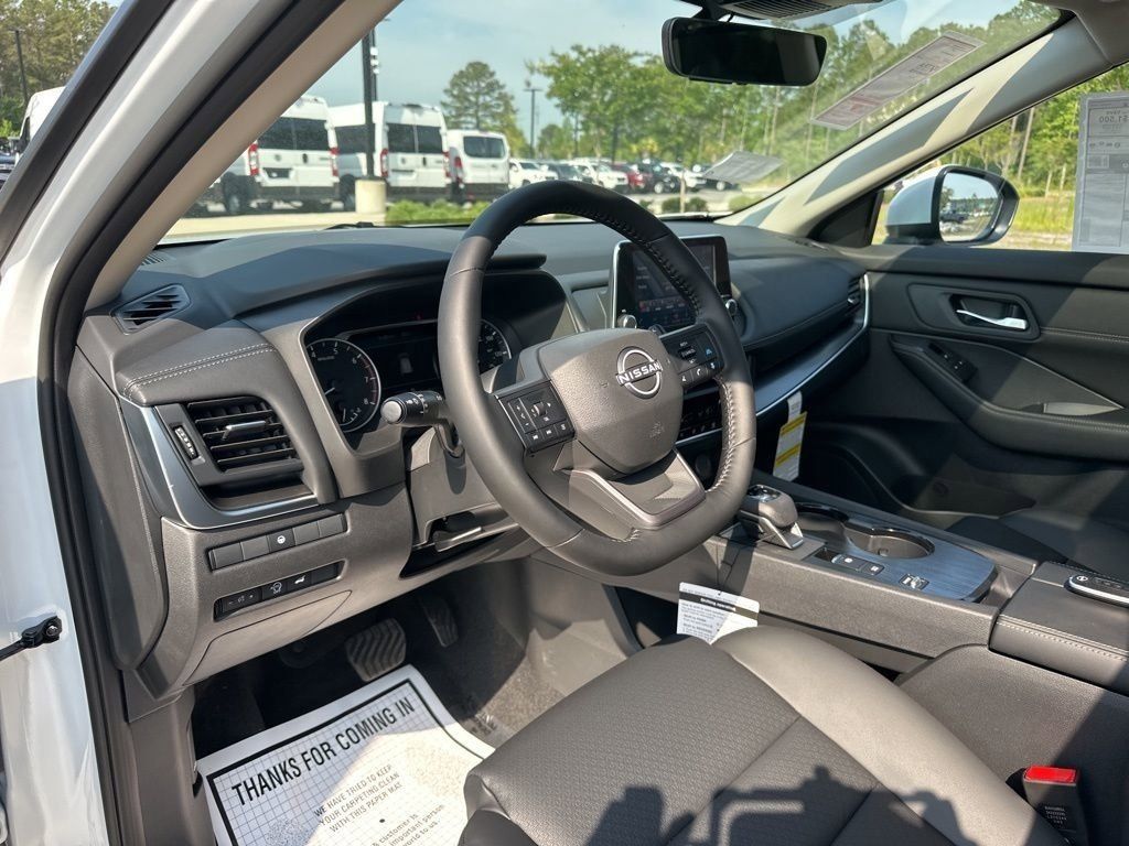 2025 Everest White Pearl Nissan Rogue SV FWD SUV