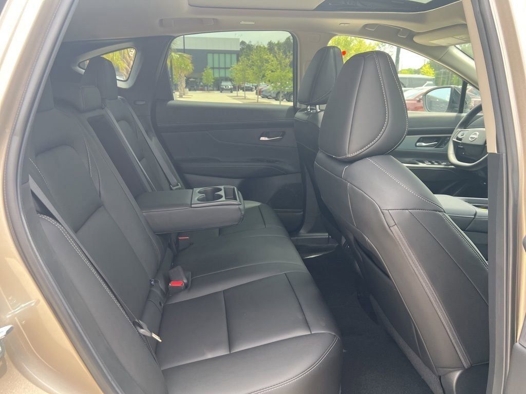2025 Champagne Silver Metallic Nissan Murano SL AWD SUV