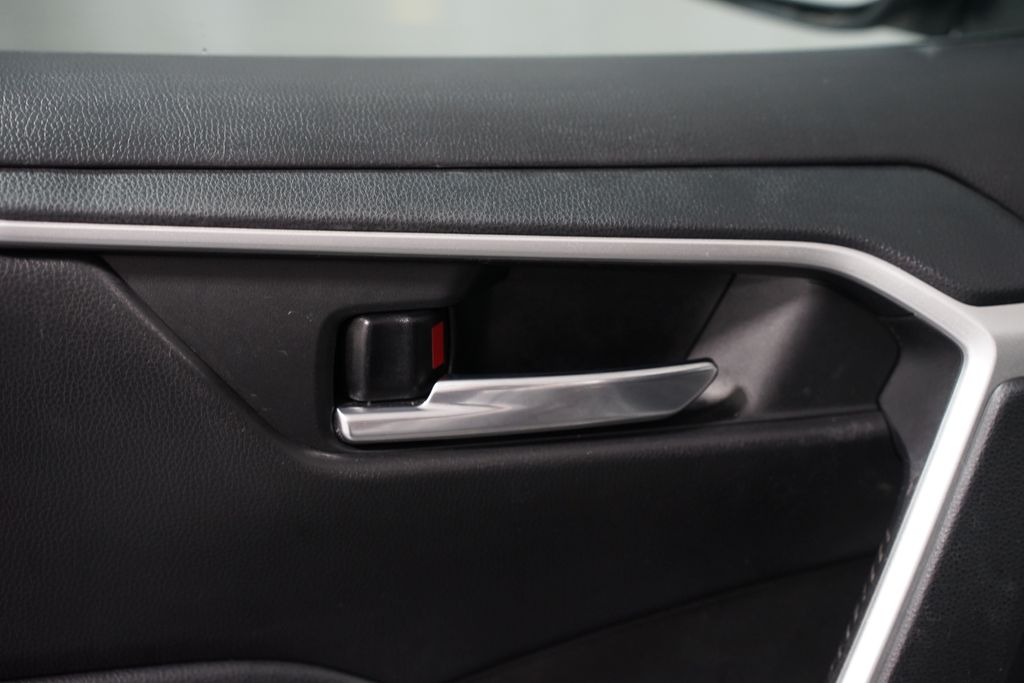 Thumbnail: 2022 Toyota RAV4 - 31