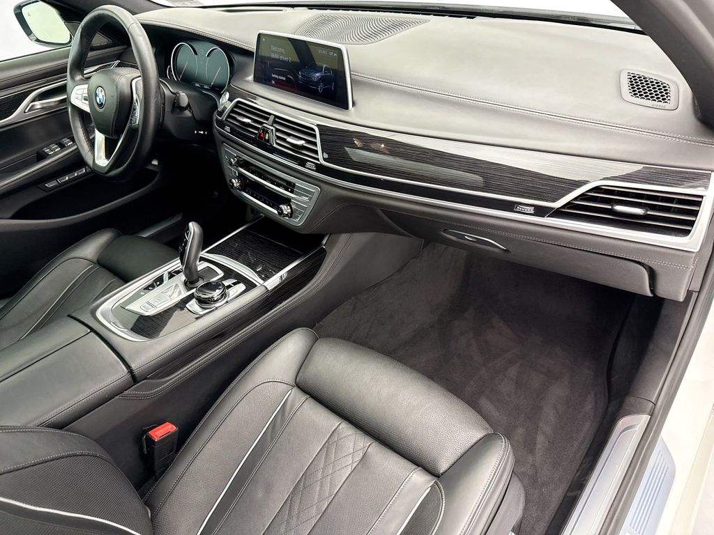 Thumbnail: 2018 BMW 7 Series - 16