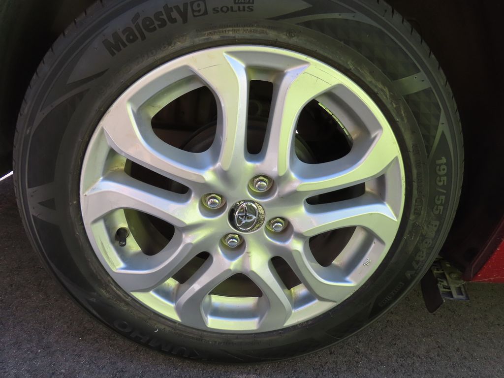 Thumbnail: 2018 Toyota Yaris - 17