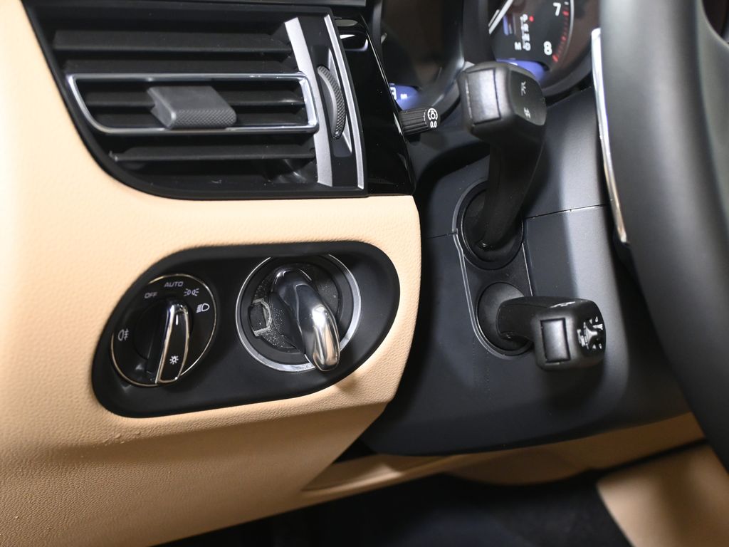 Thumbnail: 2026 Porsche Macan - 28