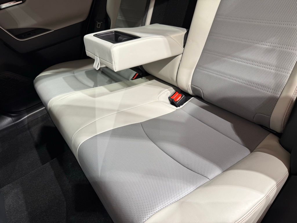 Thumbnail: 2021 Toyota RAV4 - 21