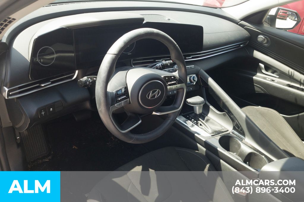 Used 2024 White Hyundai SEL image 5
