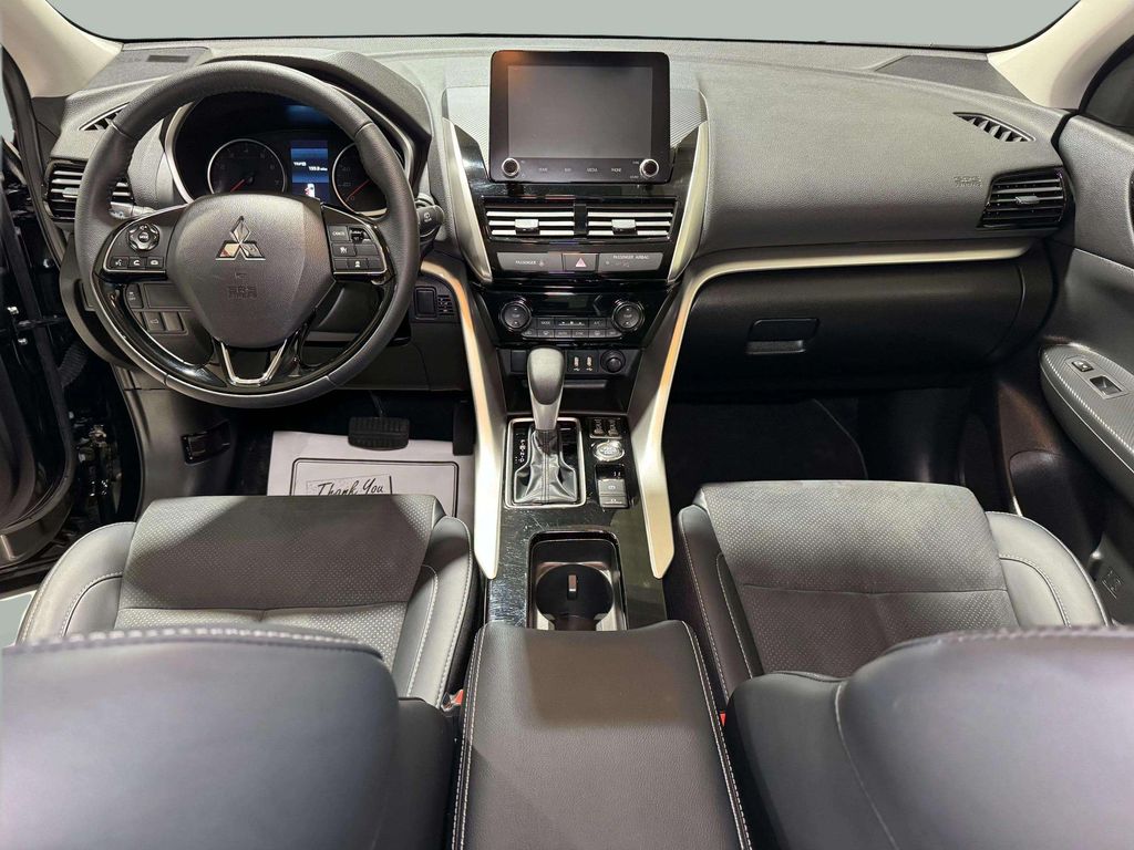 Used 2025 Labrador Black Pearl Mitsubishi SE image 19