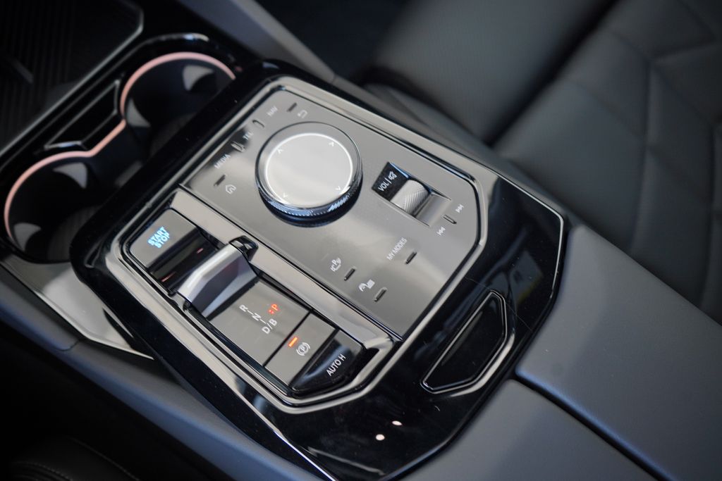 Thumbnail: 2026 BMW i5 - 19