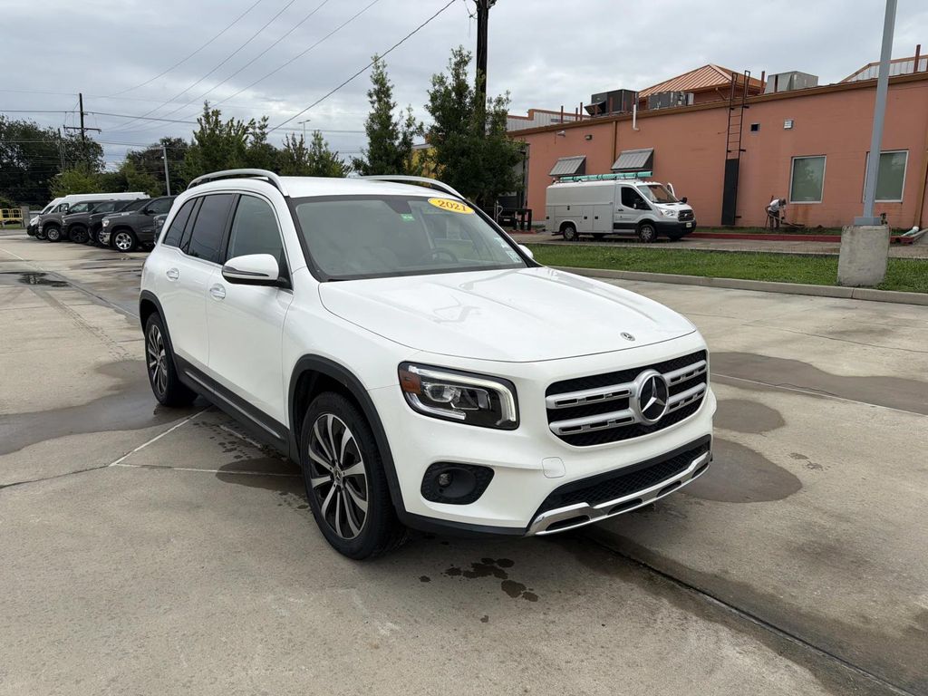 White 2021 Mercedes-Benz GLB SUV / Crossover Front-Wheel Drive 8-Speed Automatic