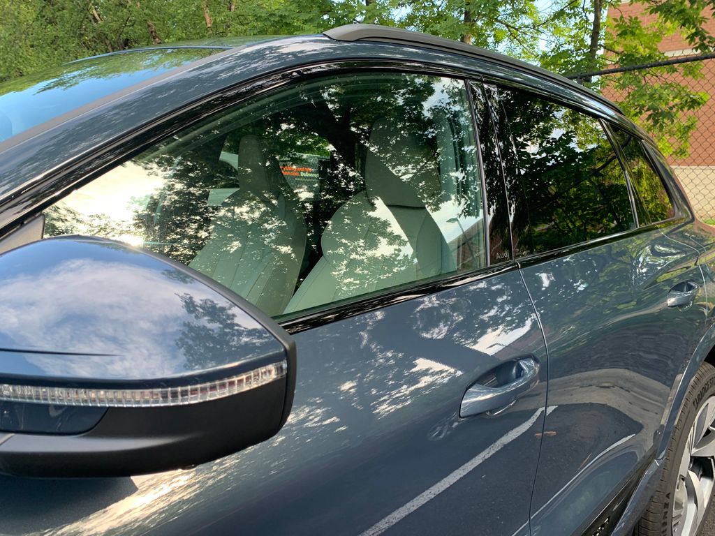 Thumbnail: 2025 Audi Q6 e-tron - 3