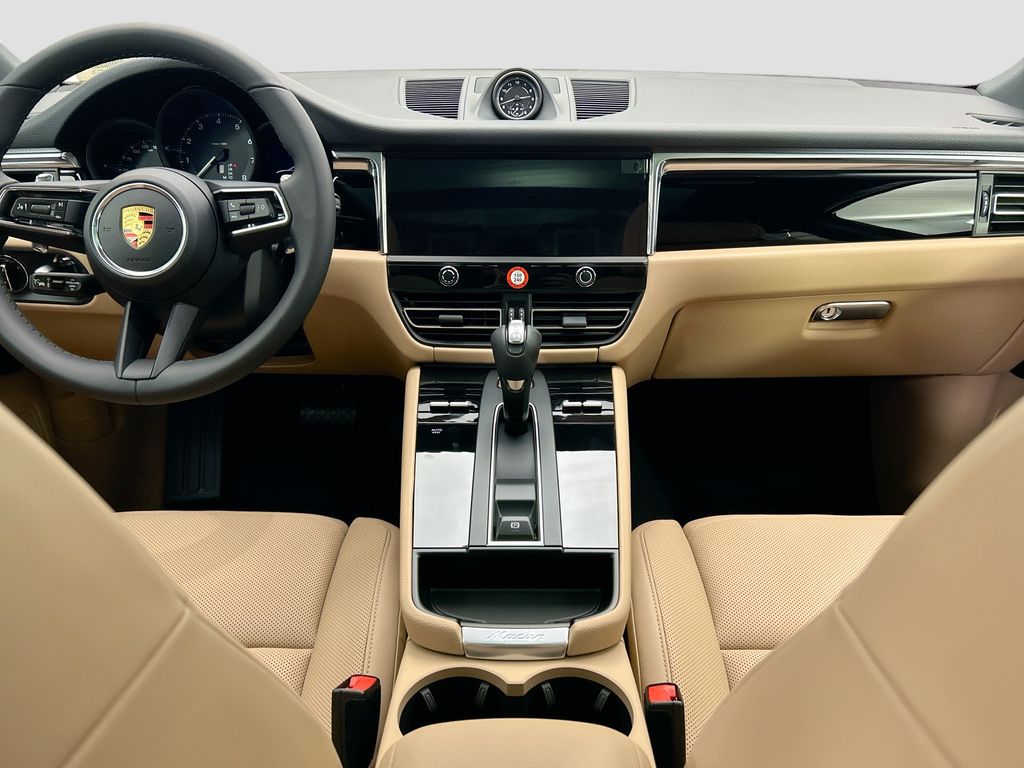 Thumbnail: 2026 Porsche Macan - 16