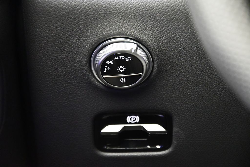 Thumbnail: 2025 Mercedes-Benz GLC - 22