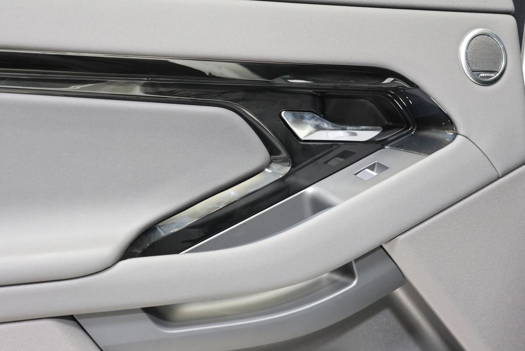 Thumbnail: 2026 Land Rover Range Rover Evoque - 32