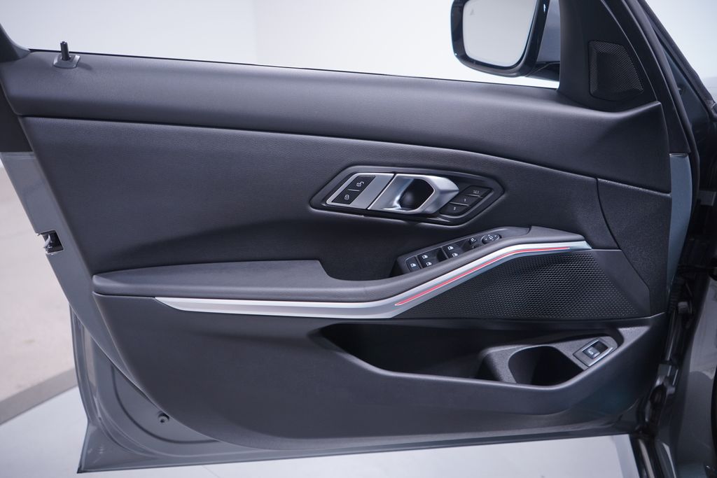 Thumbnail: 2023 BMW 3 Series - 16