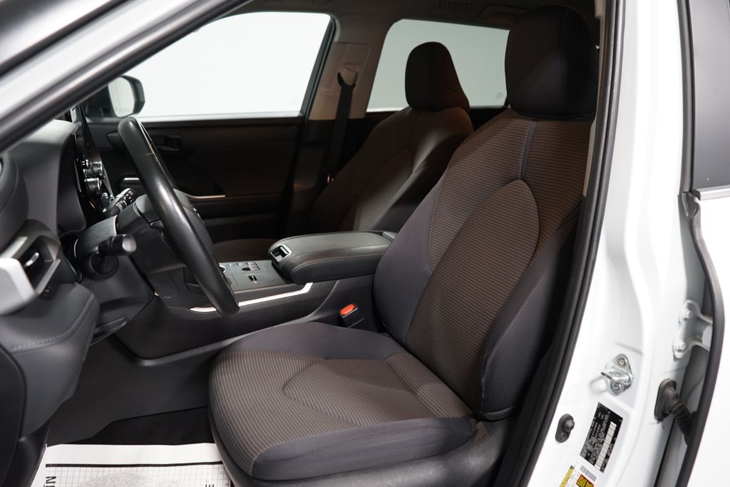 Thumbnail: 2023 Toyota Highlander - 6