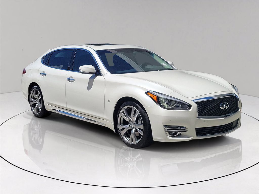 Majestic White 2018 INFINITI Q70L Sedan Rear-Wheel Drive 7-Speed Automatic