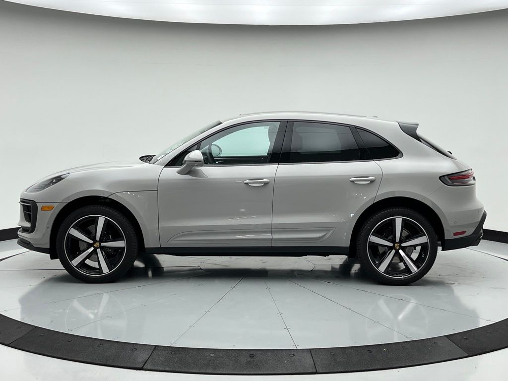 Thumbnail: 2026 Porsche Macan - 2