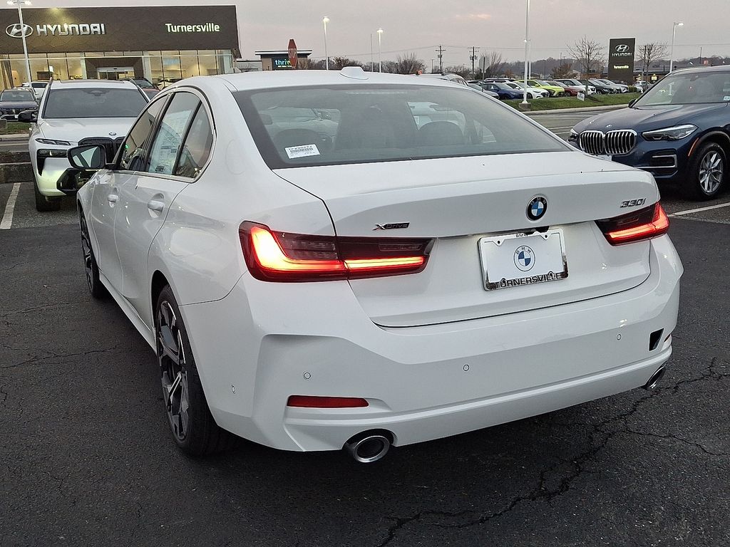 Thumbnail: 2026 BMW 3 Series - 3