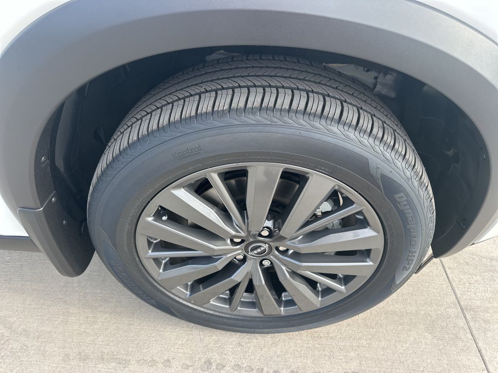 2025 Everest White Pearl Tricoat Nissan Pathfinder SL FWD SUV