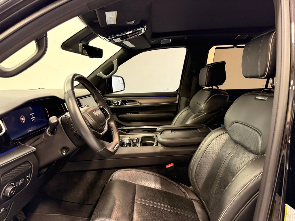 Thumbnail: 2022 Jeep Grand Wagoneer - 10