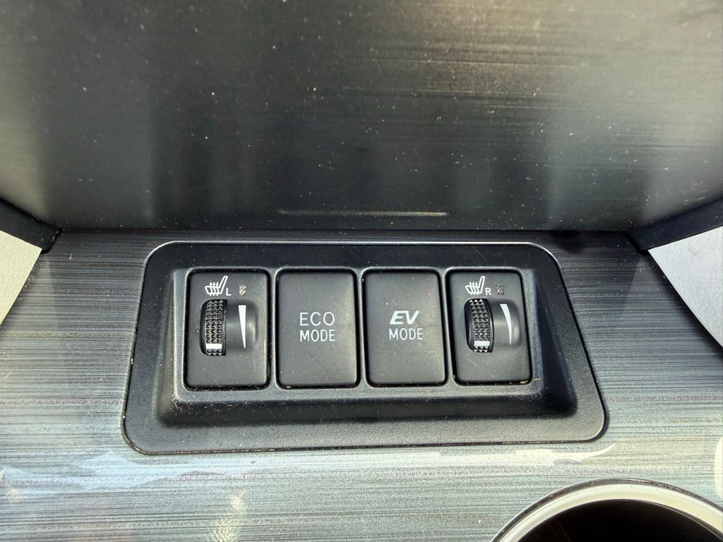 Thumbnail: 2012 Toyota Camry - 20