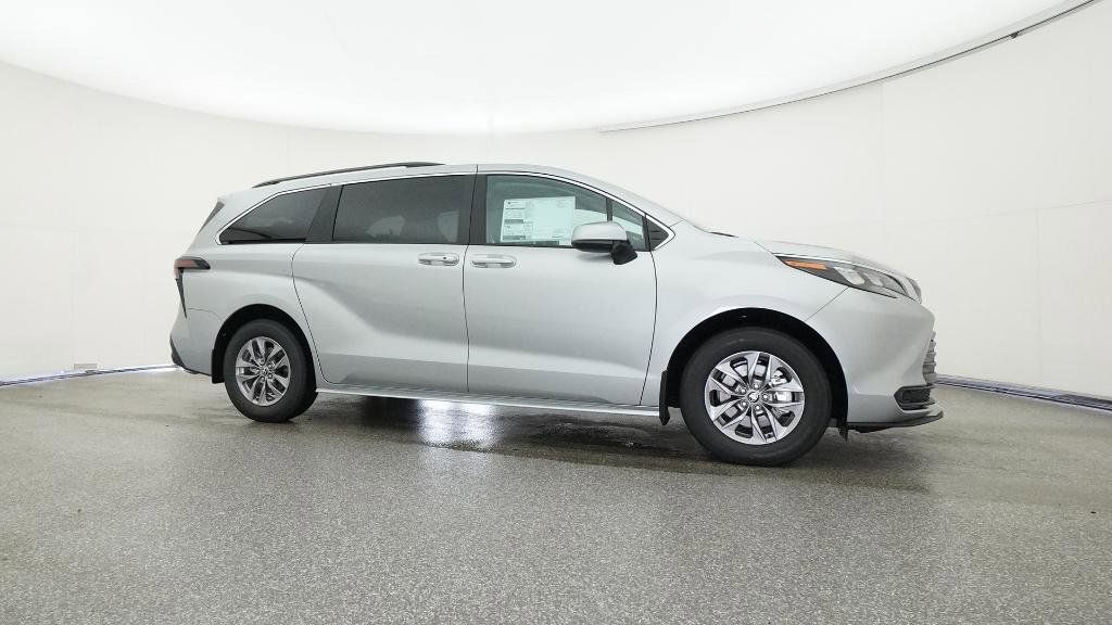 Thumbnail: 2025 Toyota Sienna - 32