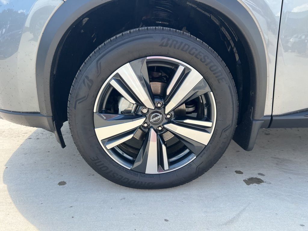 2025 Gun Metallic Nissan Rogue SL FWD SUV
