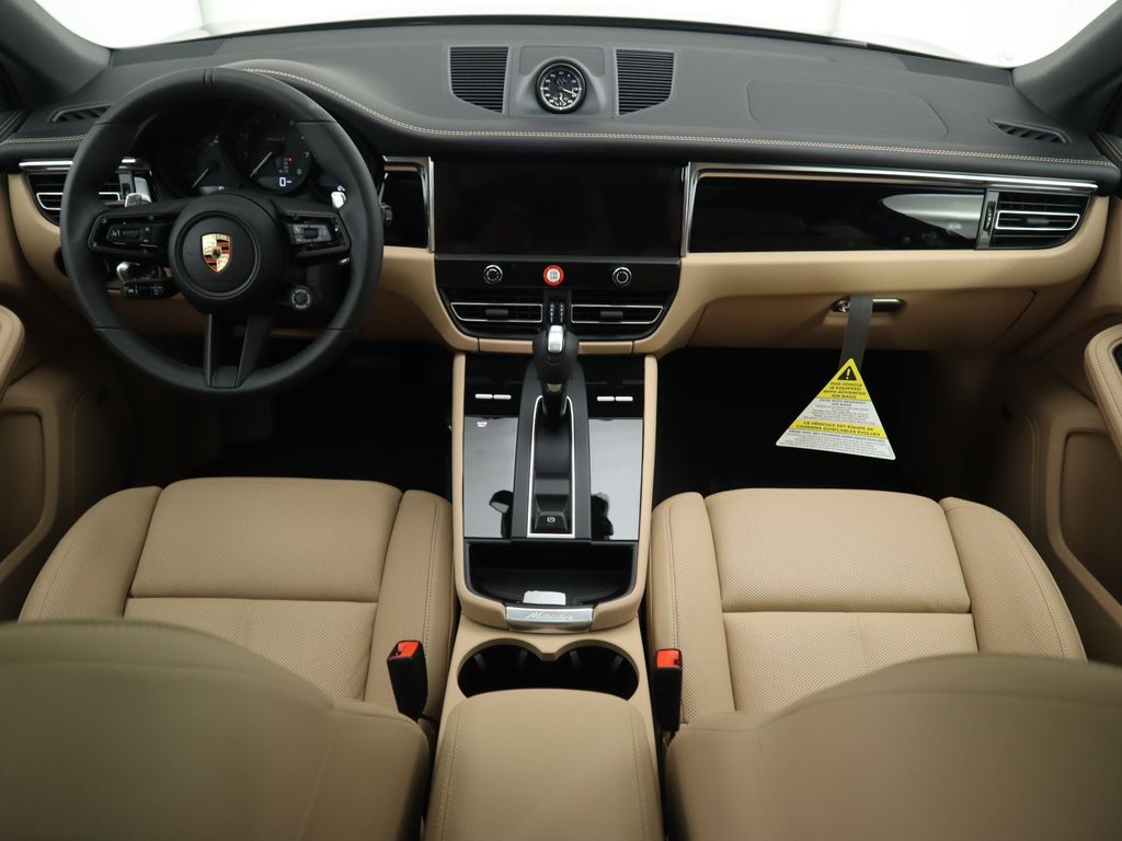 Thumbnail: 2025 Porsche Macan - 16