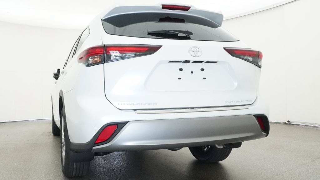 Thumbnail: 2026 Toyota Highlander - 26