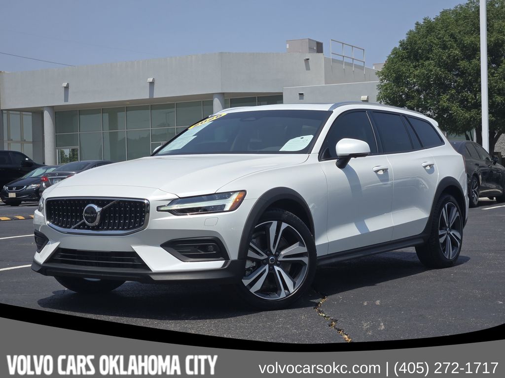  2026 Volvo V60 Cross Country B5 Plus AWD   