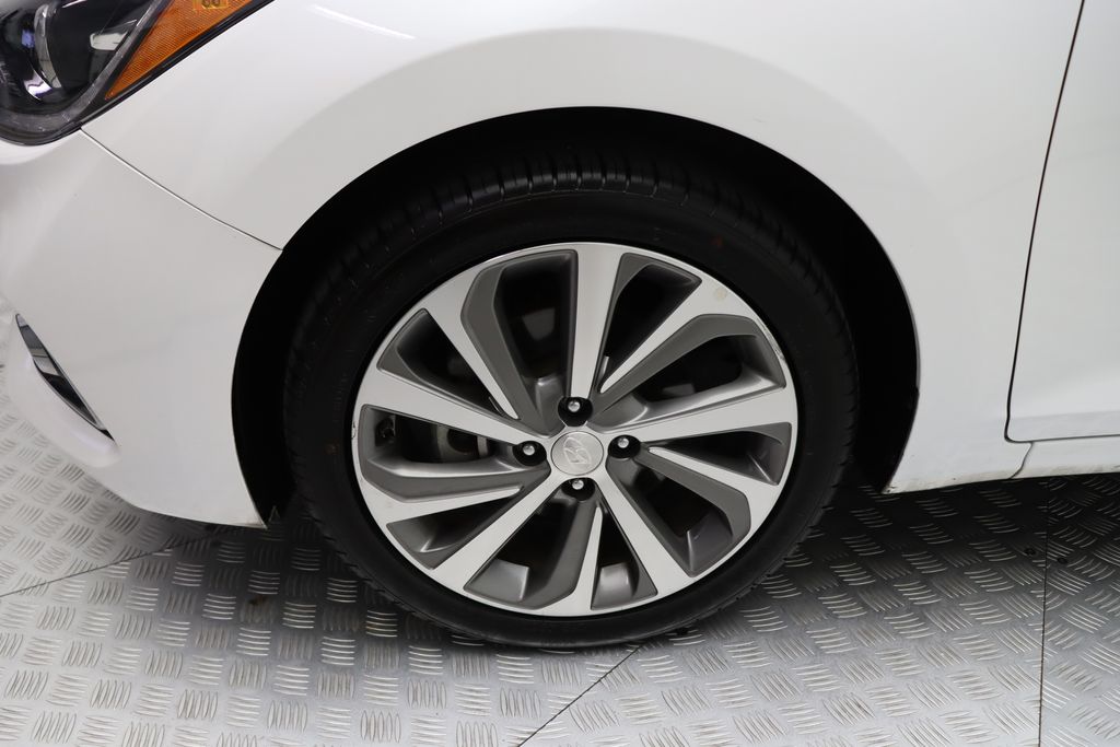 2022 Hyundai Accent Limited Edition 4