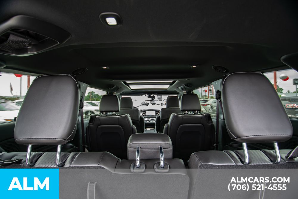 2024 Chrysler Pacifica Limited photo 13