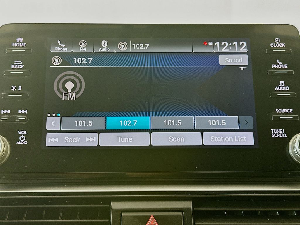 Used 2022 Silver Honda LX image 17