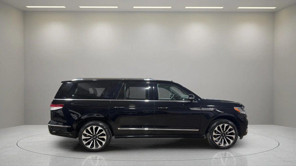 Certified Used 2023 Infinite Black Metallic Clearcoat Lincoln Reserve image 2