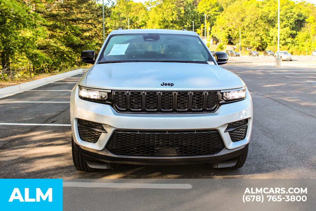 Used 2025 Silver Jeep Altitude image 10