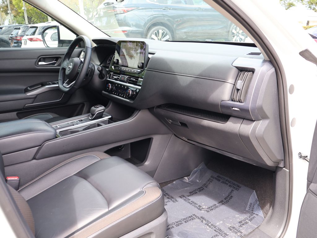 Used 2024 White Nissan SL image 29